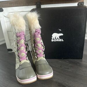 Sorel Women's Gray and Pink Fur-Lined Winter Boots